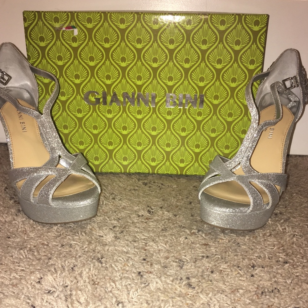 Super cute Gianni Bini heels!